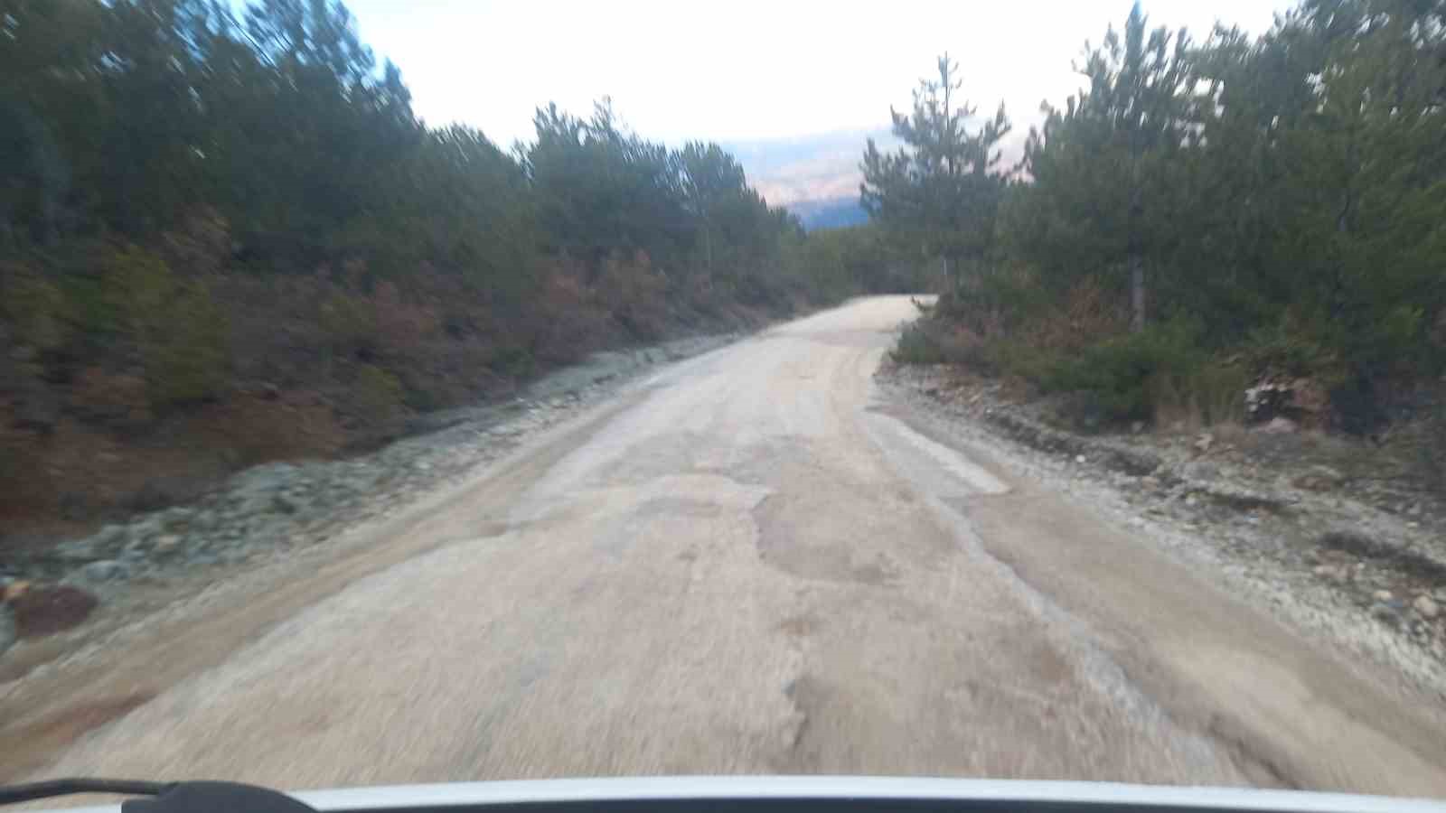 Gediz&rsquo;de Ilıca - G&uuml;rkuyu yolu s&uuml;r&uuml;c&uuml;ler i&ccedil;in &ccedil;ileye d&ouml;n&uuml;şt&uuml;
