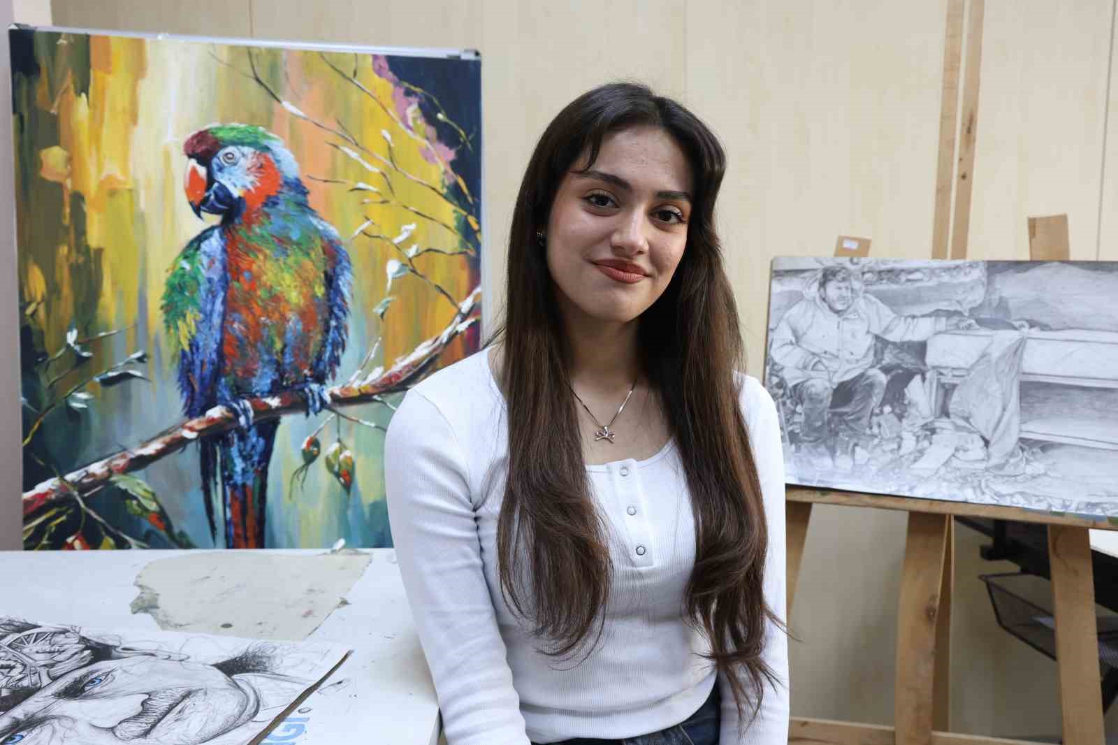 16 yaşındaki depremzede ressam, asrın felaketini sanatıyla yansıttı
