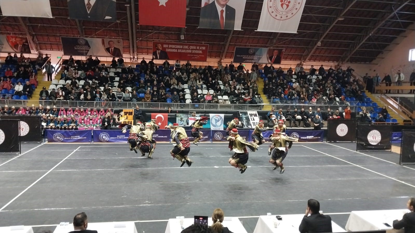 &Ccedil;ağdaş Spor Kul&uuml;b&uuml; Halk Oyunları yarışmasında 3 dalda birinci oldu
