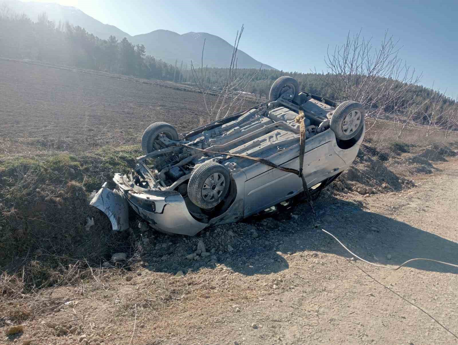 Burdur’da otomobil devrildi: 3 yaralı