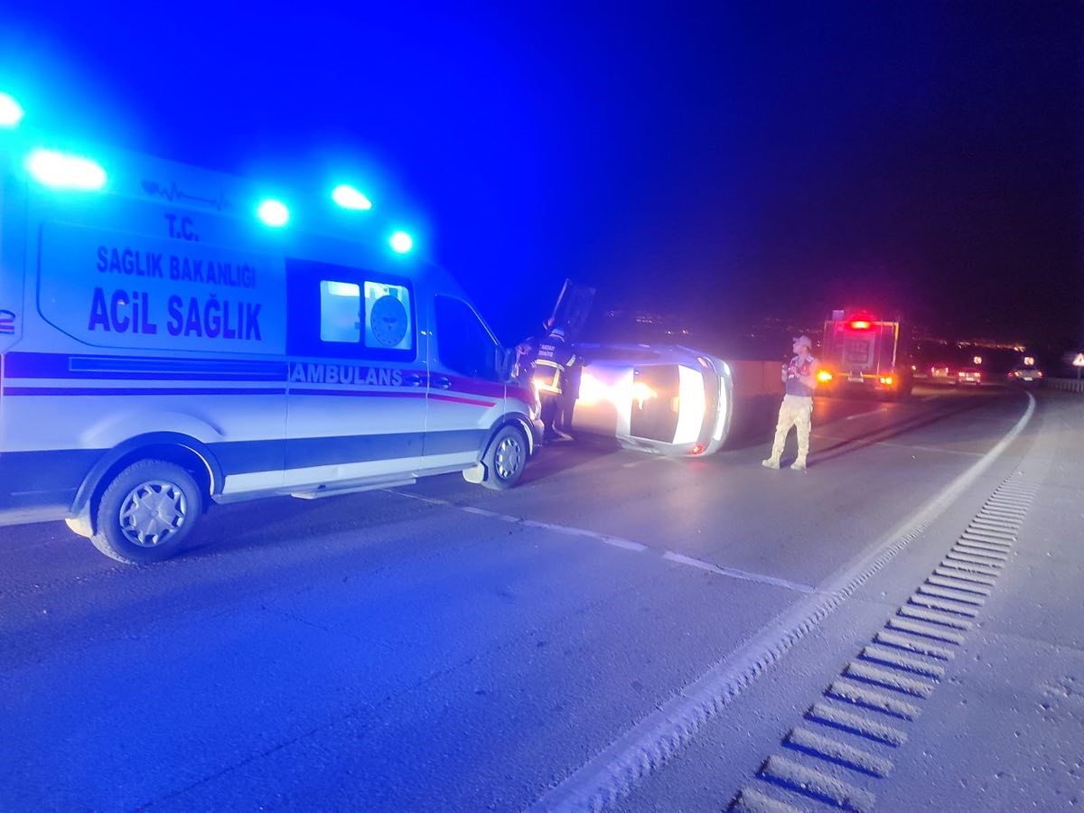 Belen’de yan yatan aracın sürücüsü yaralandı