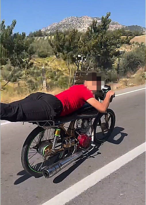 Tehlikeli motosiklet kullanan iki kişiye 10 bin lira ceza