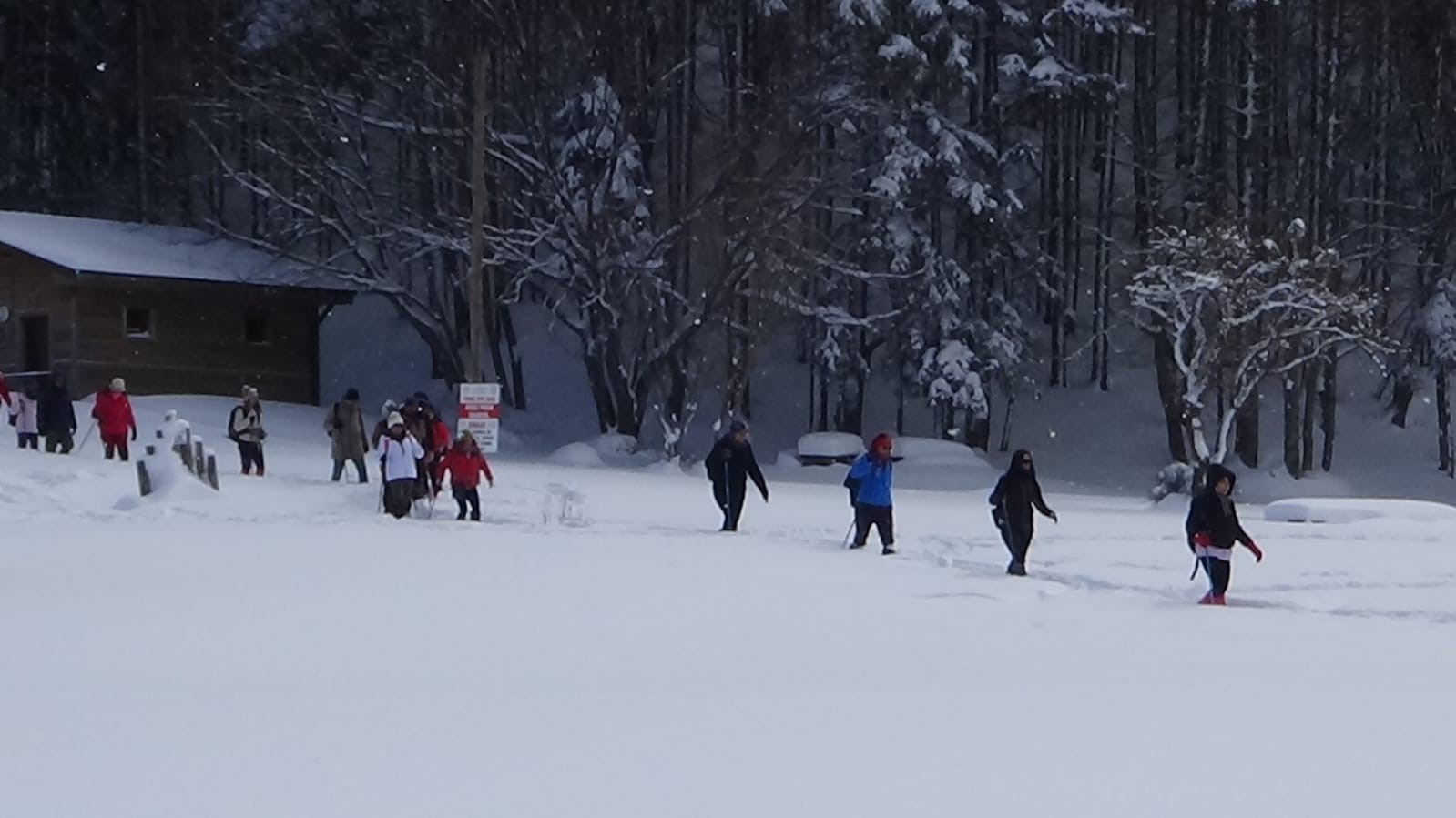 Bolu’da trekking ekibi 50 santimlik karda 12 kilometre yürüdü