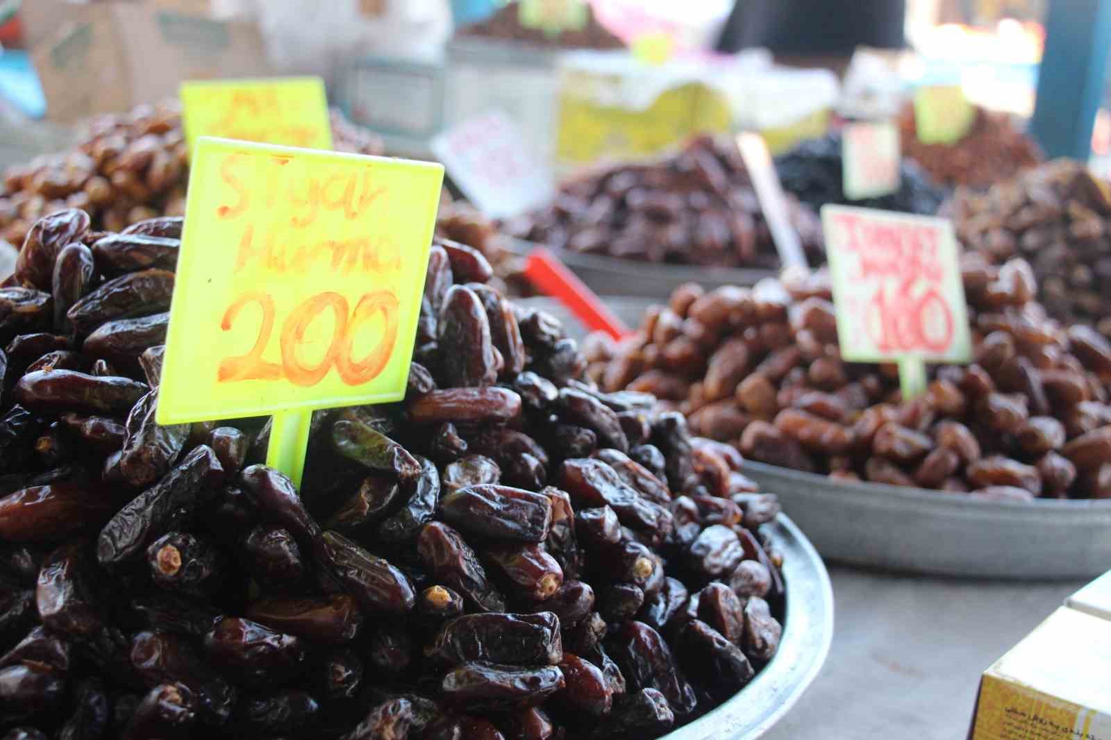 Ramazan ayında sofraların vazgeçilmezi hurmanın fiyatı: 60-350 TL arasında
