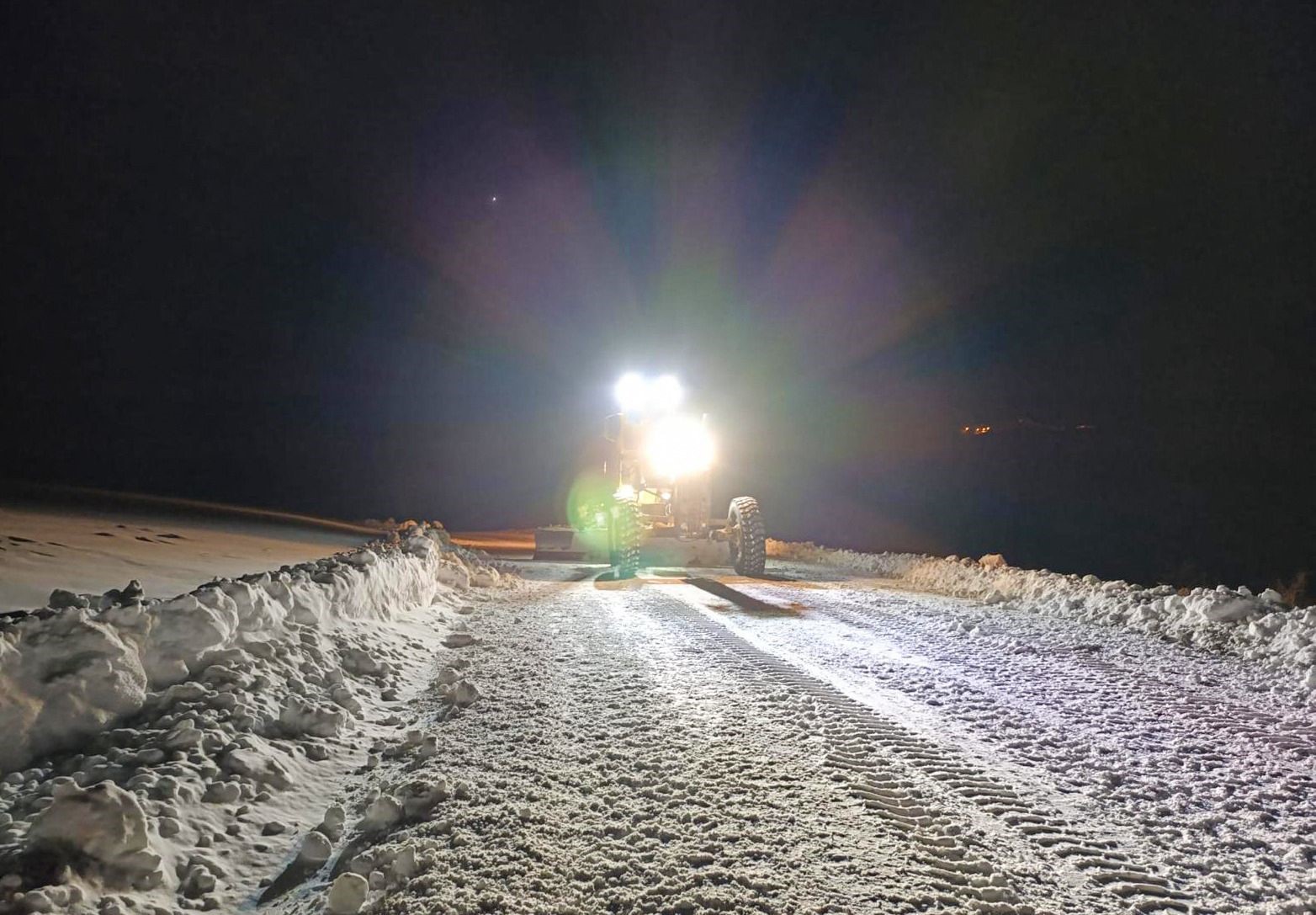 Van&rsquo;da 560 yerleşim yerinden 528&rsquo;inin yolu a&ccedil;ıldı
