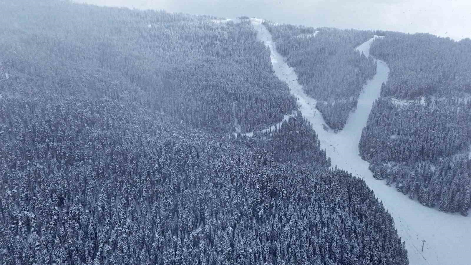 Karlar altındaki Ilgaz ormanları havadan görüntülendi
