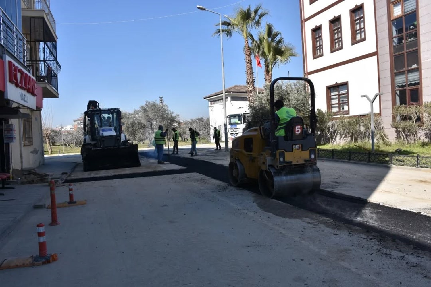 Germencik Yedieylül Mahallesi’nde asfaltlama çalışmaları başladı
