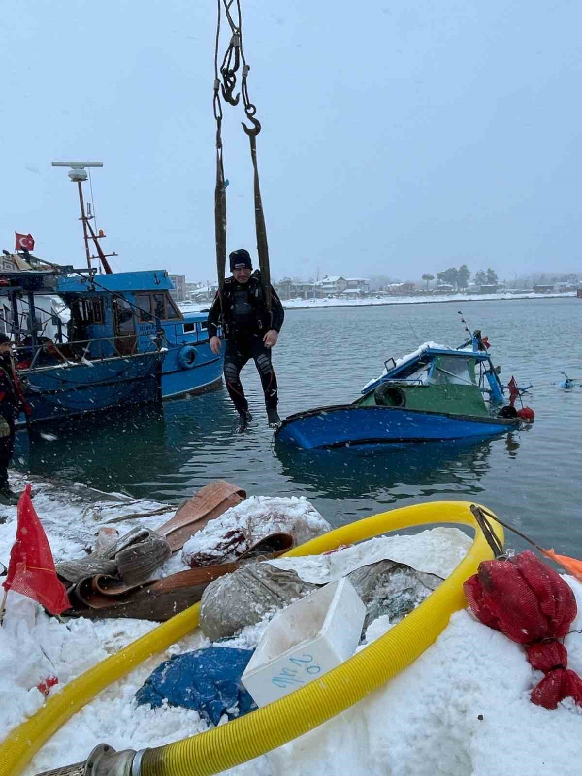 Samsun’da balıkçı teknesi battı
