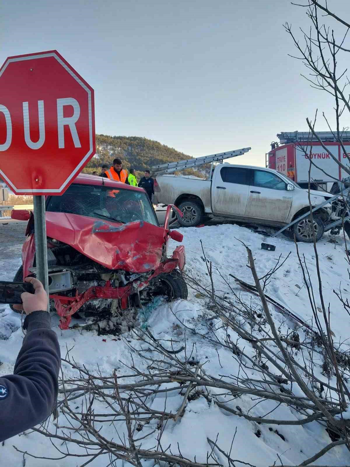 Bolu’da cip otomobille çarpıştı: 4 yaralı