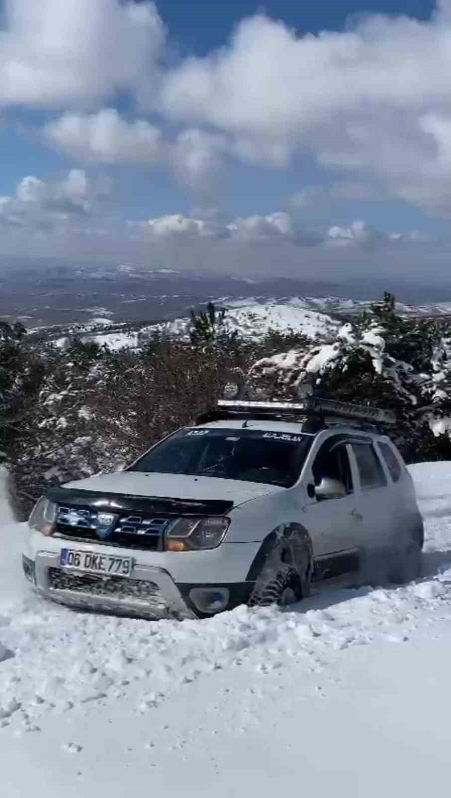 Soğuk kış aylarında Elmadağ esnafı yabani hayvanları unutmadı
