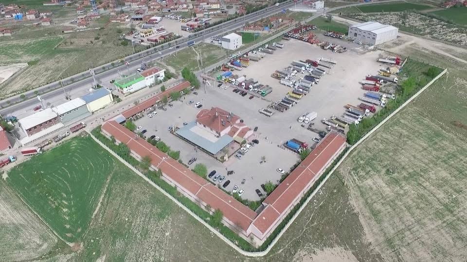 Afyonkarahisar Belediyesi&rsquo;nin 3.&rsquo;nc&uuml; kamyon garajı projesine esnaftan tepki geldi
