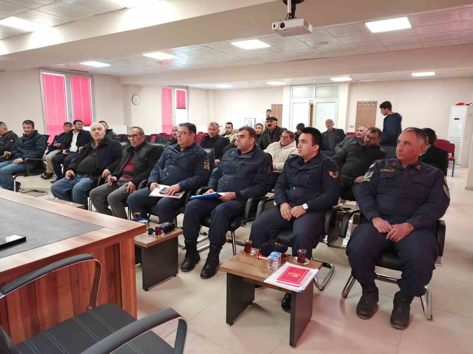 Ereğli&rsquo;de mevsimlik tarım iş&ccedil;ileri konusunda muhtarlarla toplantı d&uuml;zenlendi
