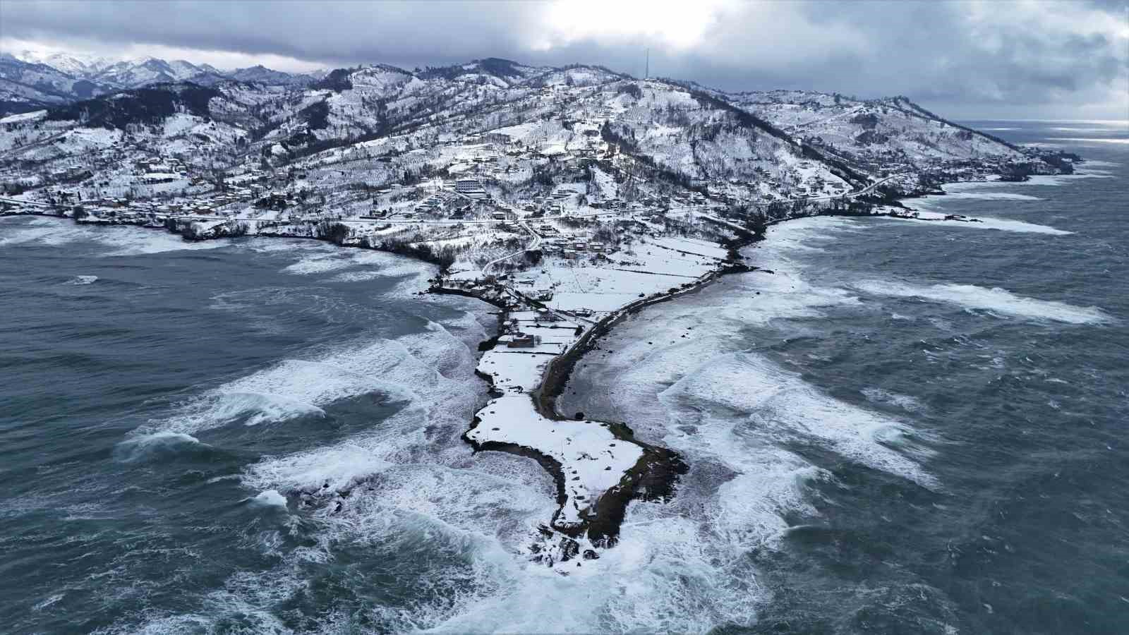 Dünyanın gündeminde olan Yason Burnu’ndan eşsiz kış manzarası