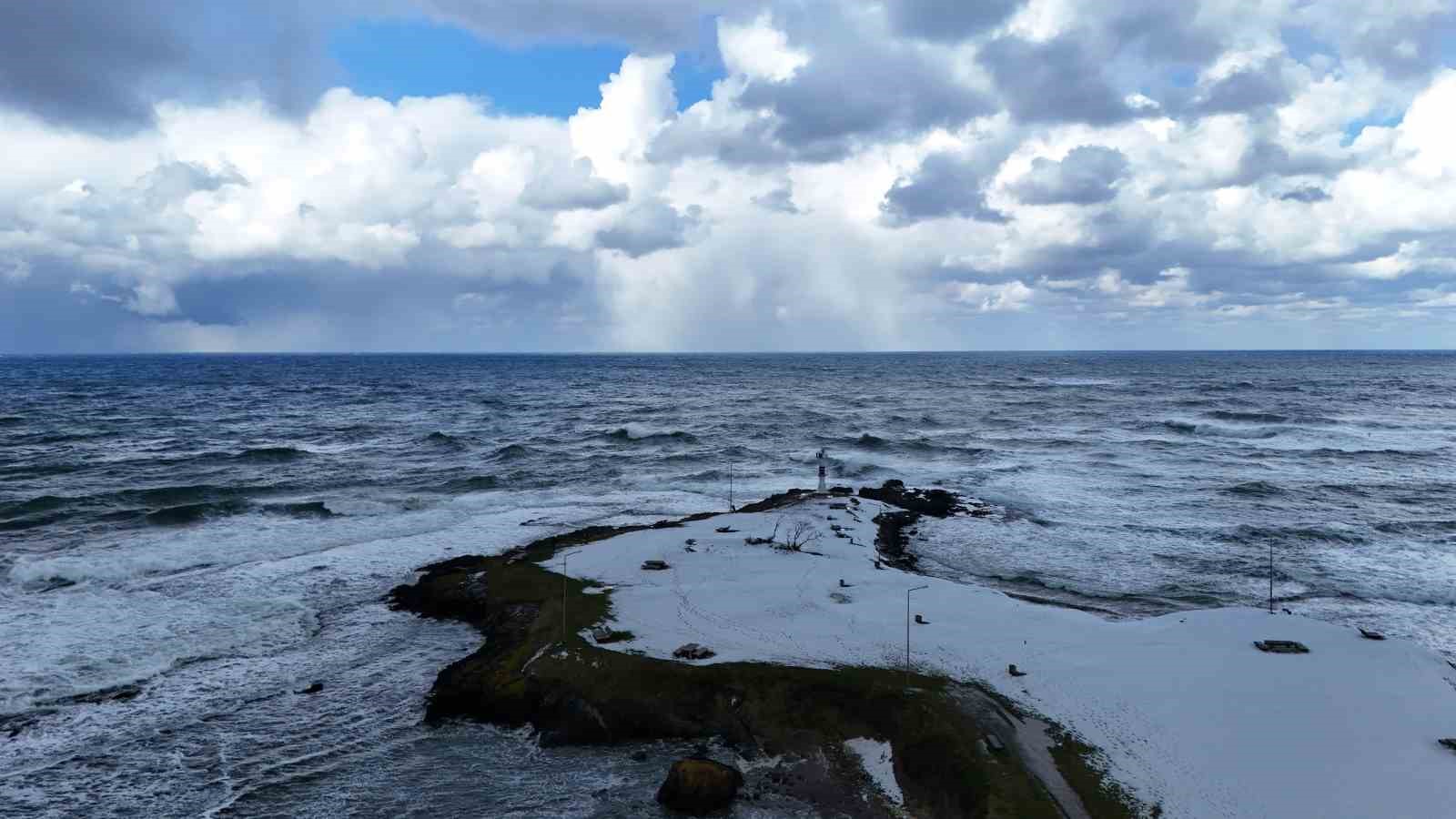 D&uuml;nyanın g&uuml;ndeminde olan Yason Burnu&rsquo;ndan eşsiz kış manzarası
