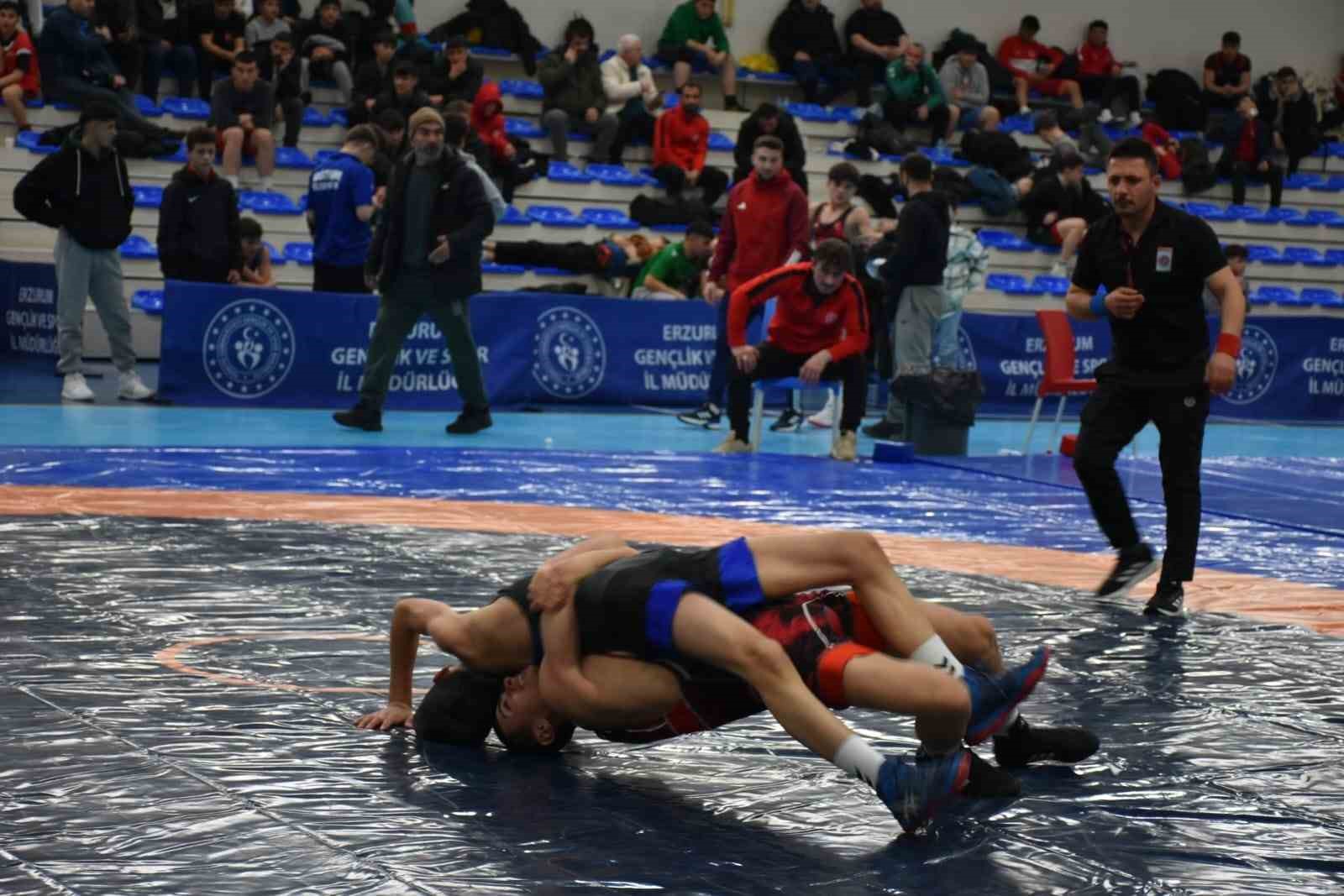 Erzurum’da U17 yaş Türkiye Güreş şampiyonası