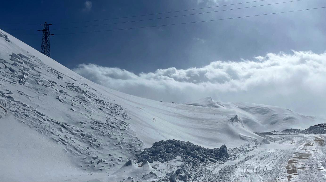 Siirt&rsquo;te kar yağışı nedeniyle kapanan t&uuml;m yollar a&ccedil;ıldı
