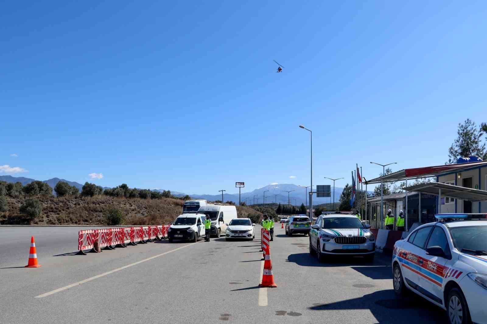 Hatay’da Cayrokopter ile trafik denetimi