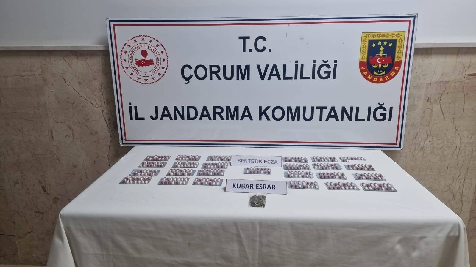 Çorum’da 342 sentetik ecza hapı ele geçirildi: 3 gözaltı
