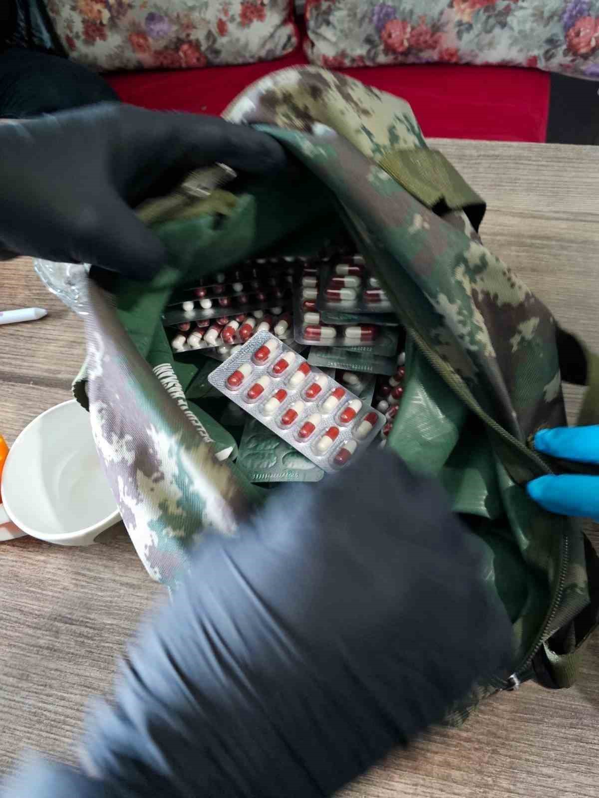 &Ccedil;orum&rsquo;da 342 sentetik ecza hapı ele ge&ccedil;irildi: 3 g&ouml;zaltı
