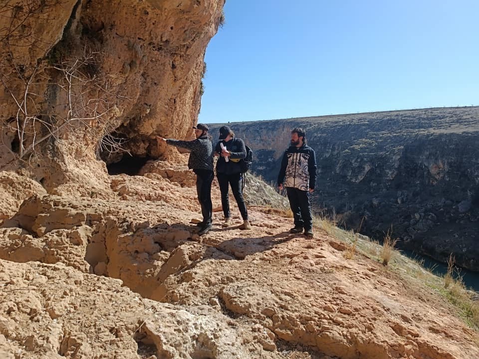 Kaymakam Partal, &ccedil;izgili sırtlanların yaşam alanında incelemelerde bulundu
