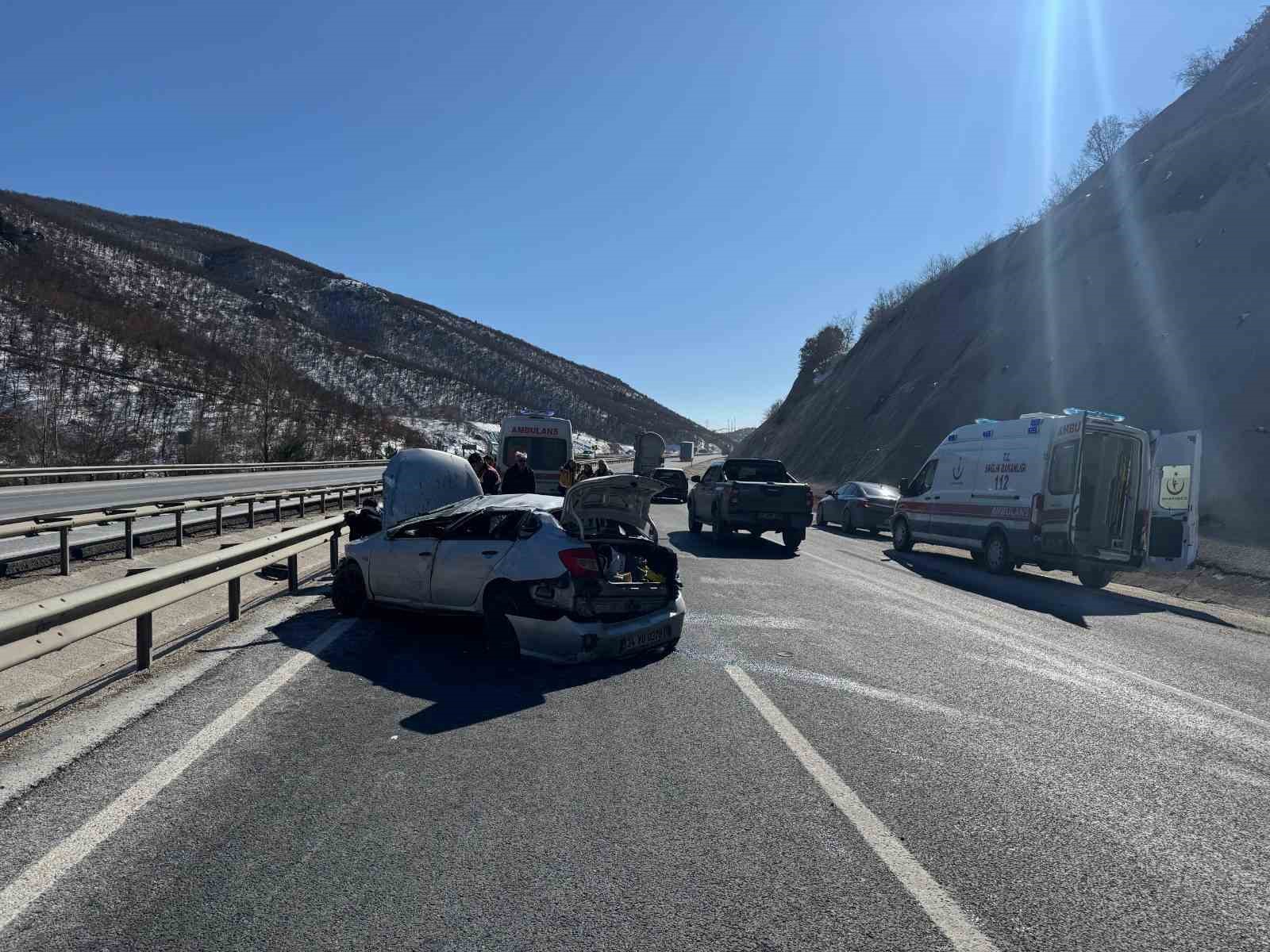 Bilecik&rsquo;te trafik kazası, 3 yaralı
