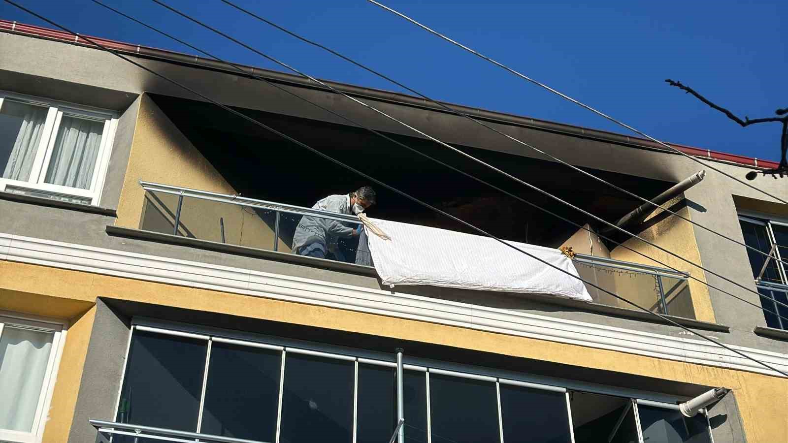 Uşak’ta evde çıkan yangında 1 kişi yanarak hayatını kaybetti