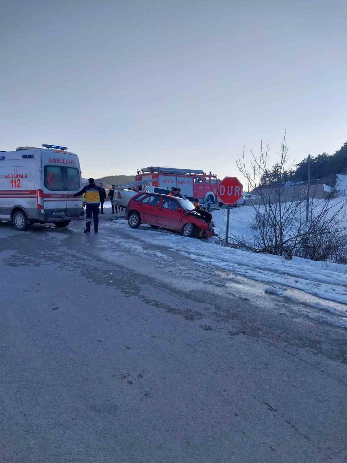 Bolu&rsquo;da cip otomobille &ccedil;arpıştı: 4 yaralı
