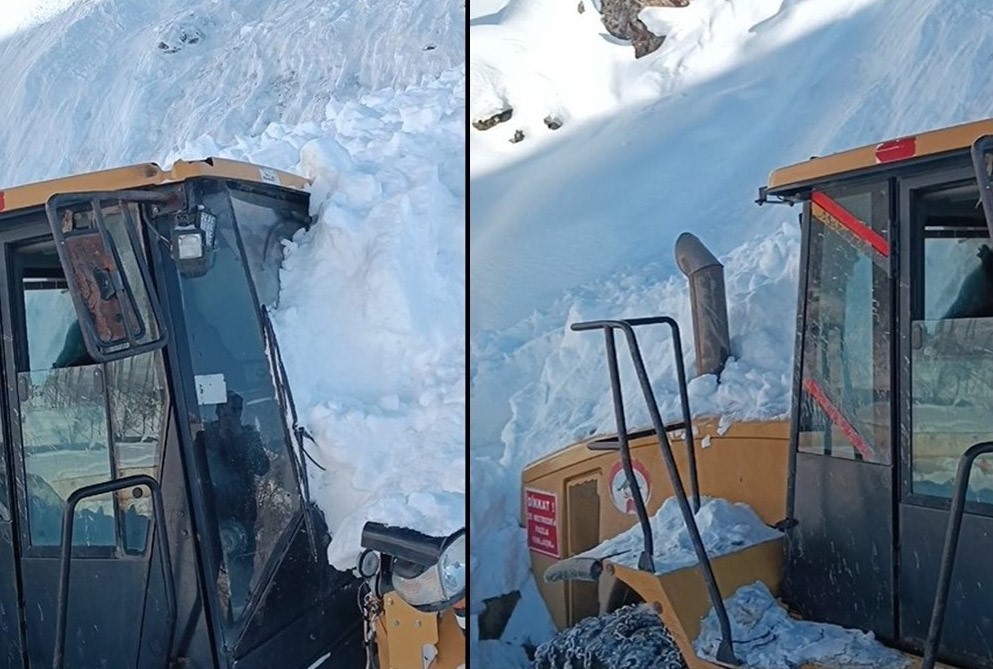 Hakkari’de iş makinesinin üzerine çığ düştü: Operatör yara almadan kurtuldu
