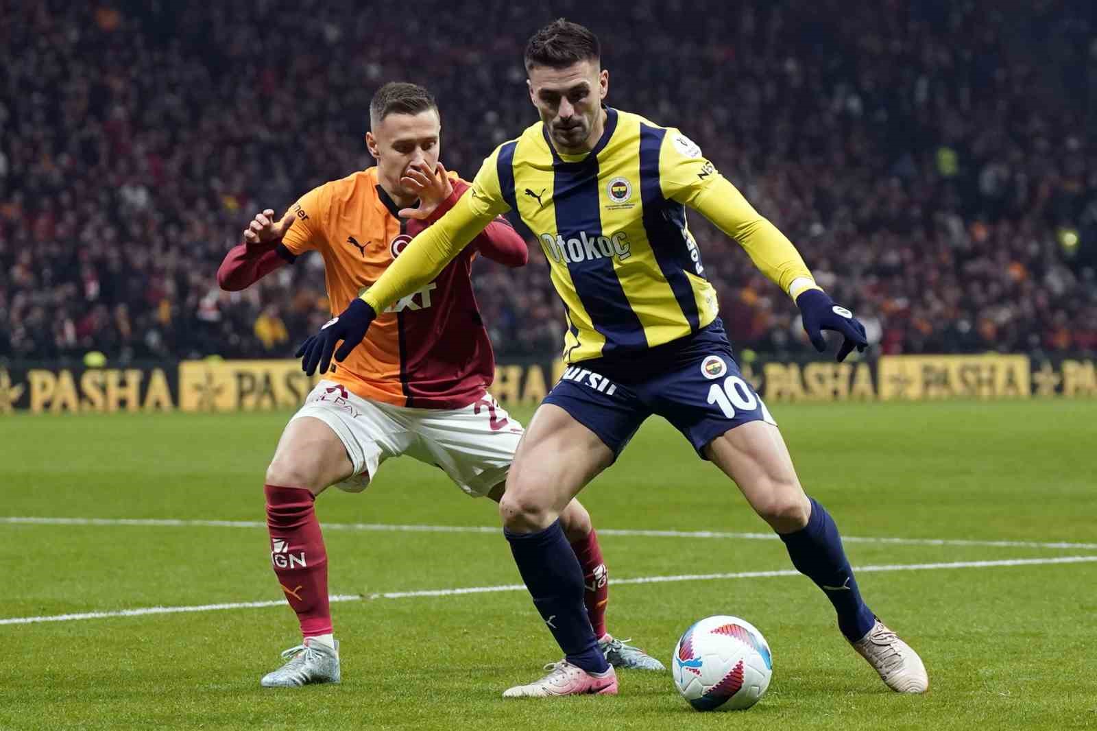 Trendyol Süper Lig: Galatasaray: 0 - Fenerbahçe: 0 (Maç devam ediyor)
