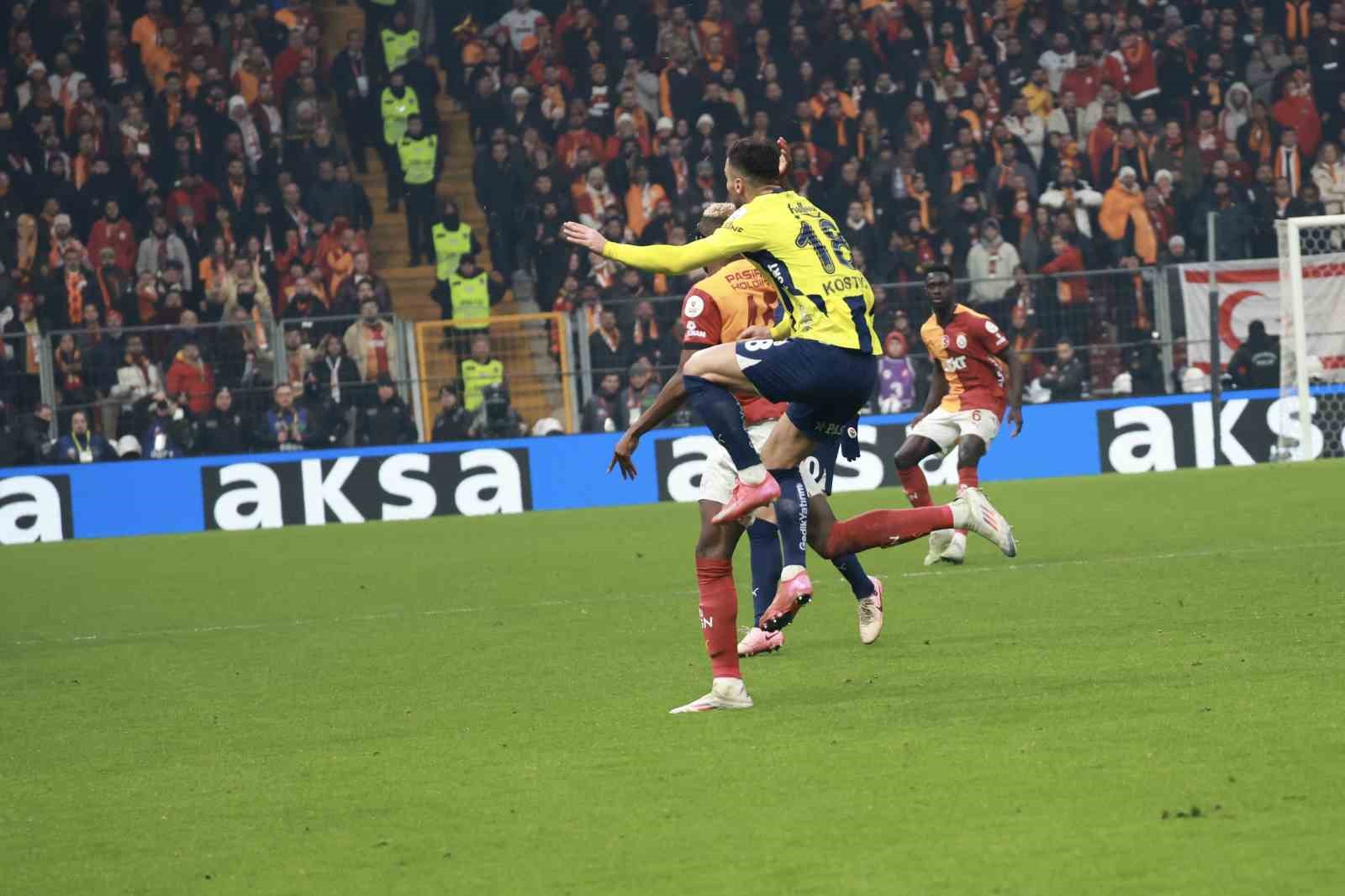 Trendyol Süper Lig: Galatasaray: 0 - Fenerbahçe: 0 (İlk yarı)
