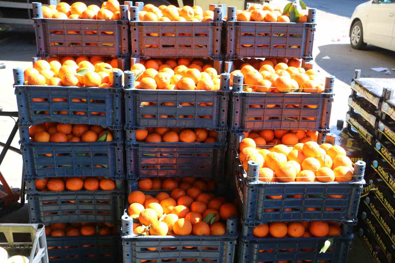 Diyarbakır&rsquo;da soğuk hava sebze ve meyve fiyatlarını etkiledi
