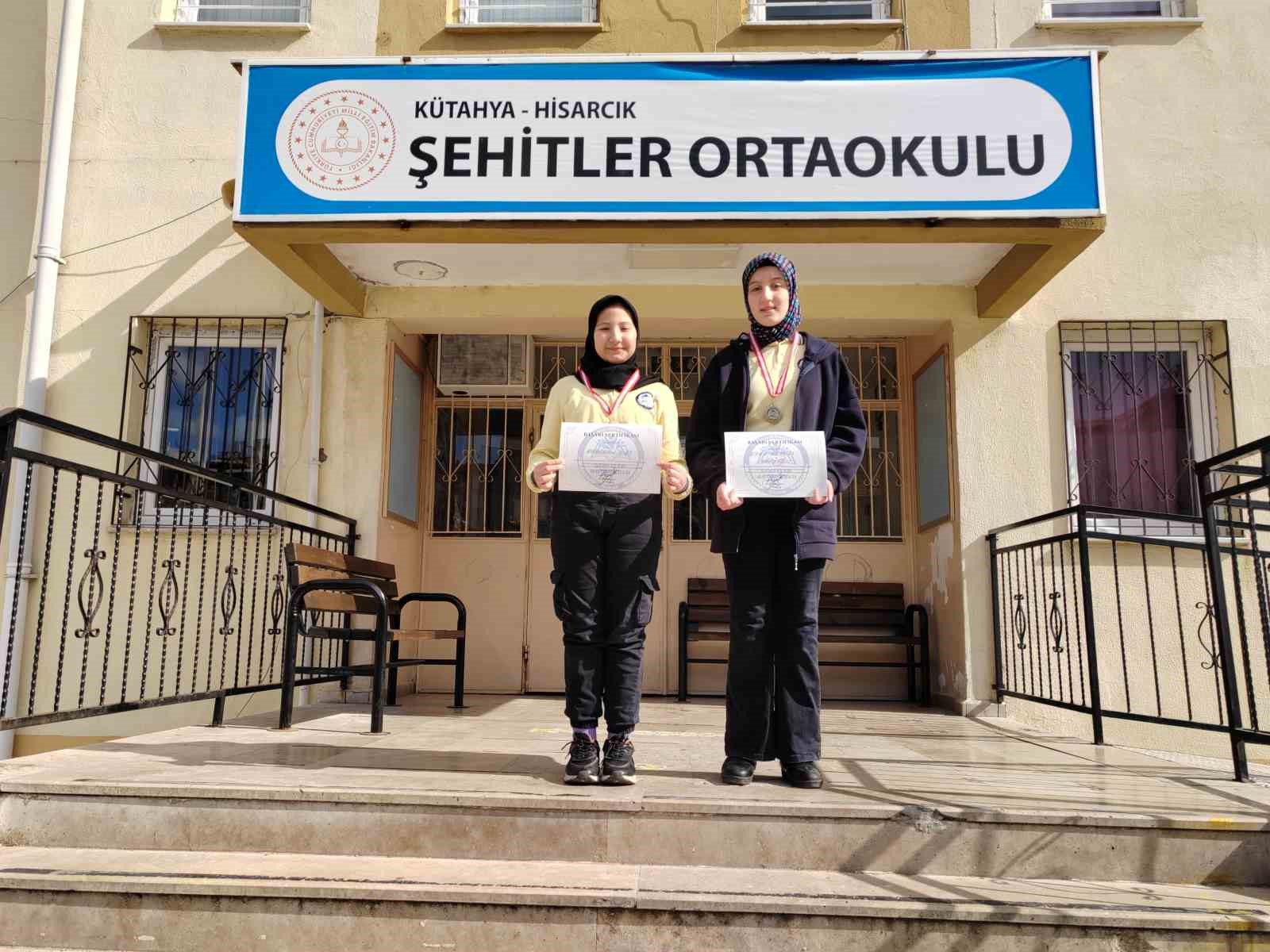 Çanakkale Savaşları’nın 110. yıl dönümü şiir ve hikaye dalı il birincileri Hisarcık Şehitler Ortaokulu’ndan