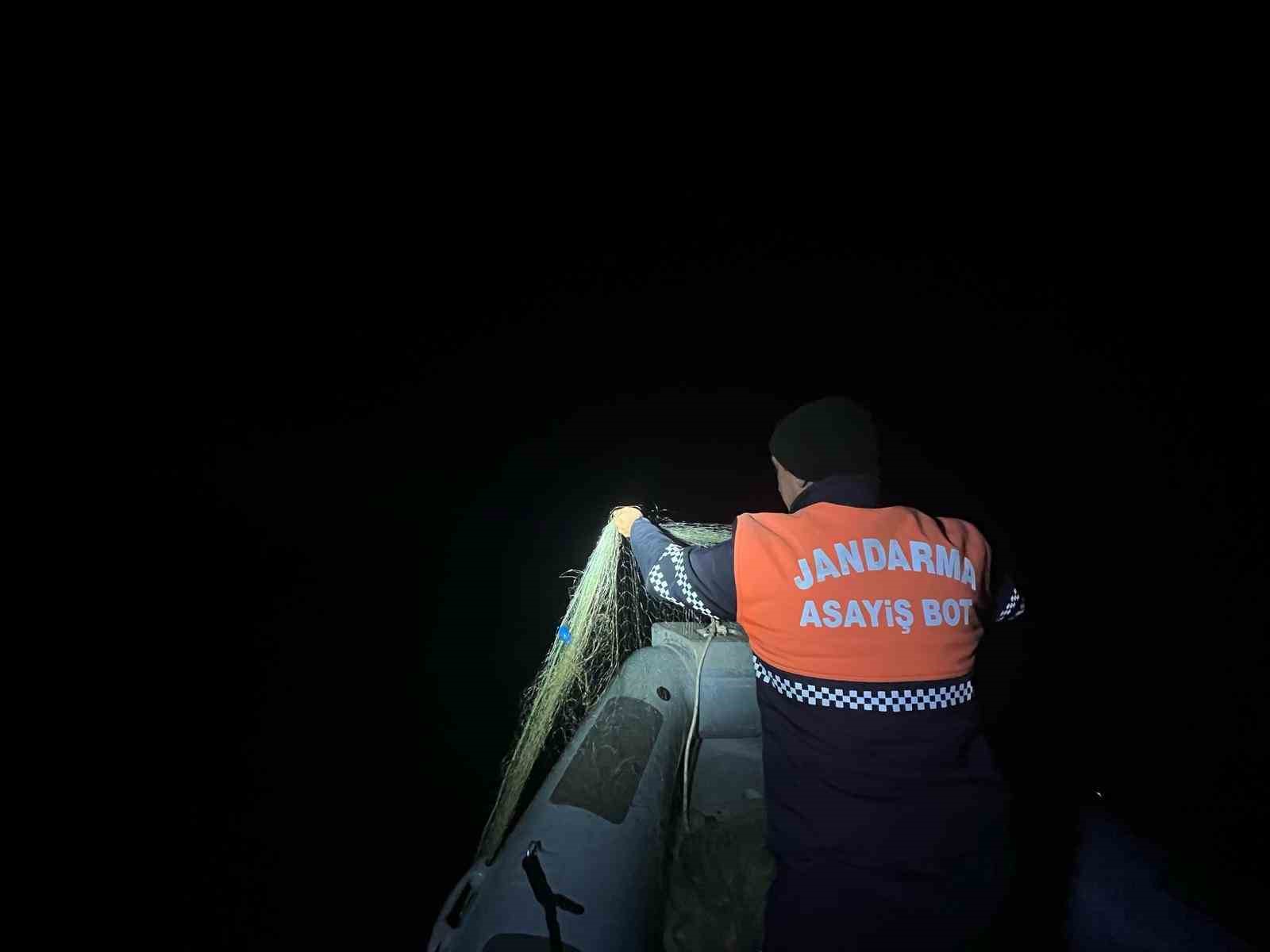 Ağ ile avlanma yasağına uymayan 2 şahıs suçüstü yakalandı