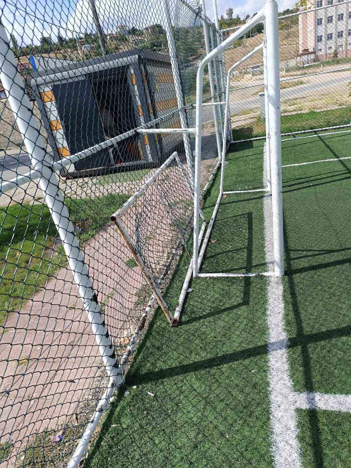 Erenk&ouml;y Mahalle&rsquo;sinde vandallık sorunu
