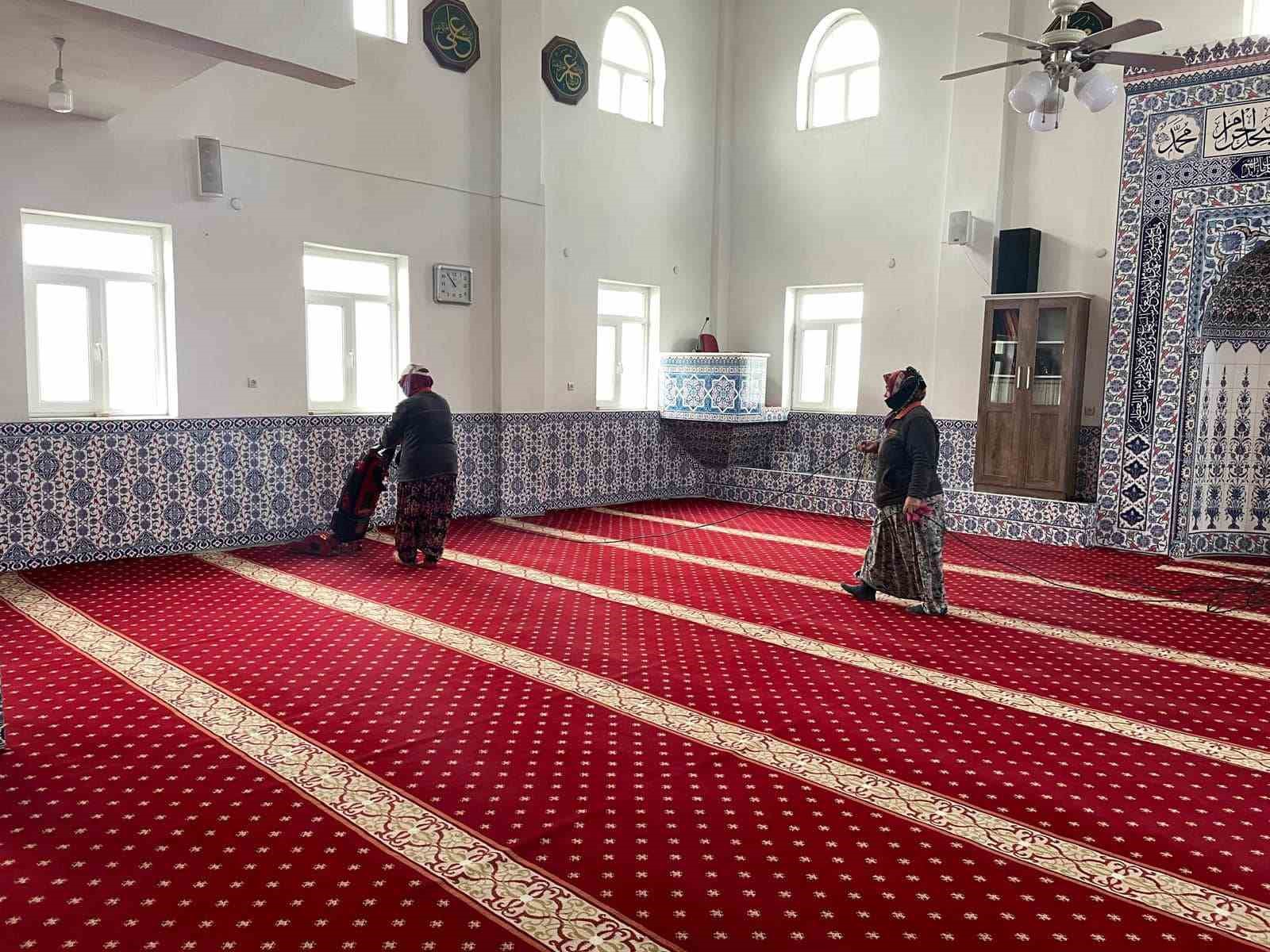 Ramazan ayına &ouml;ncesi camilerde kapsamlı temizlik
