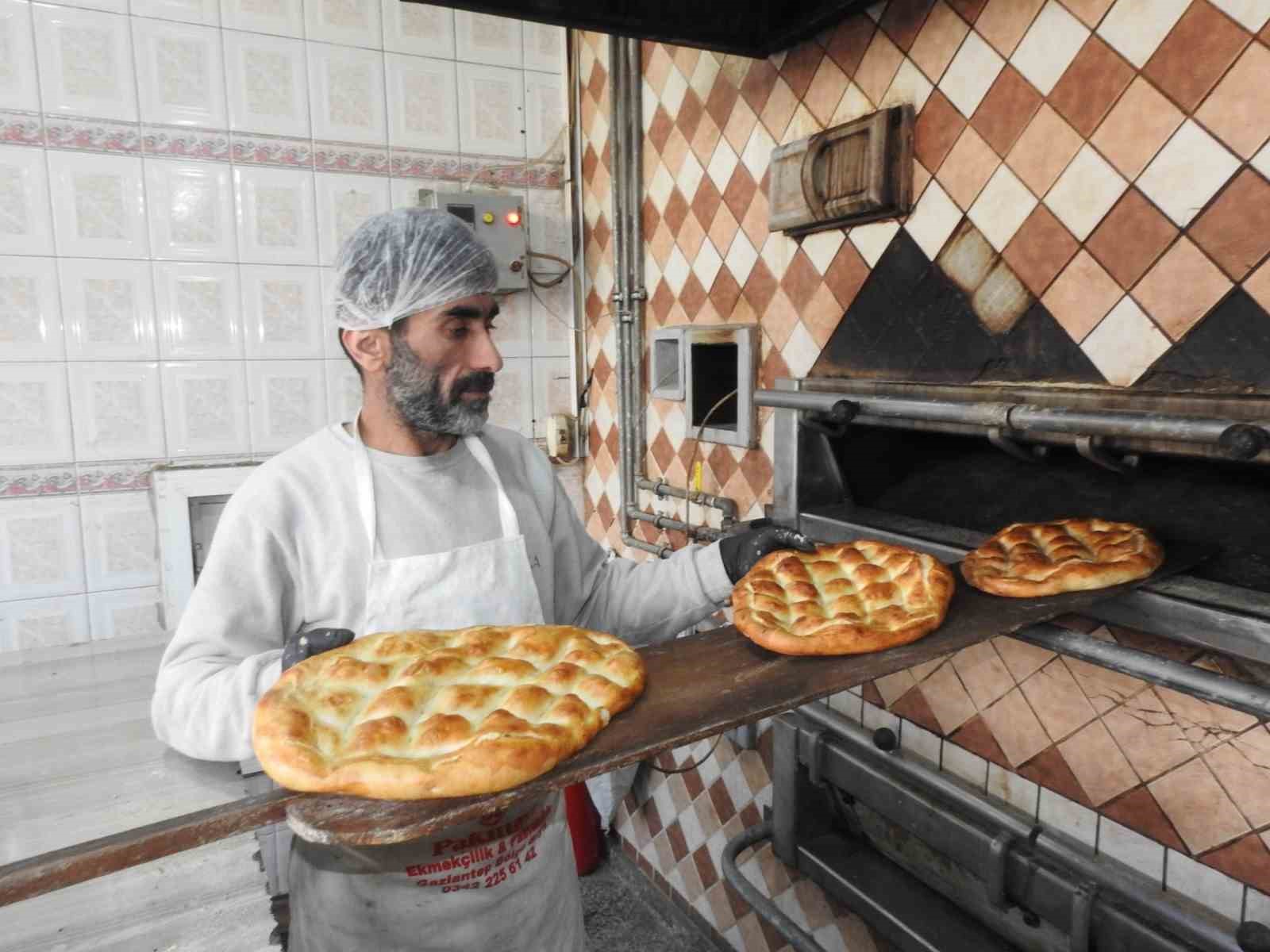 Gaziantep&rsquo;te Ramazan pidesi i&ccedil;in fırınlar hazır
