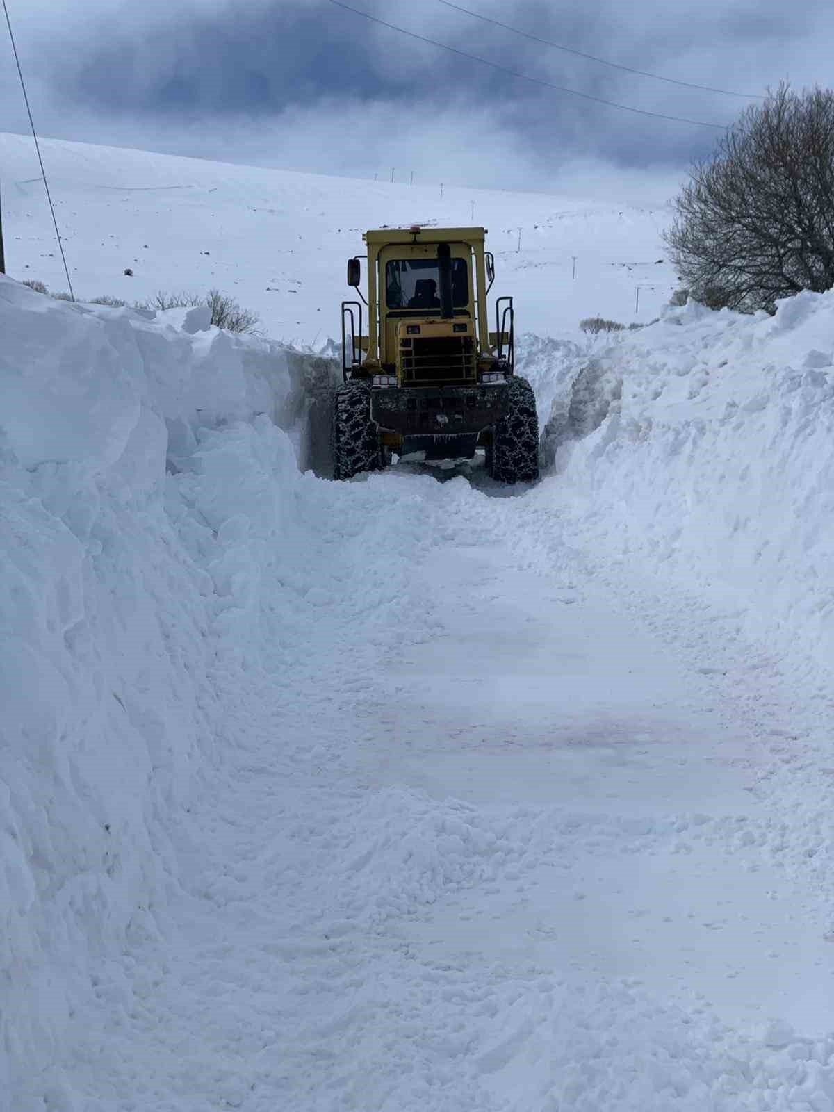 Ardahan&rsquo;da 70 k&ouml;y yolu ulaşıma kapandı
