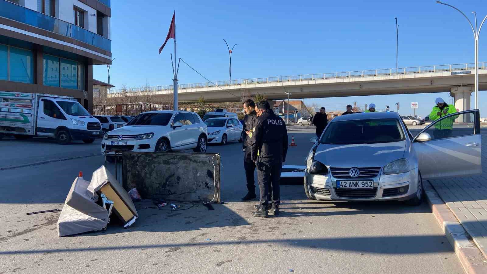 Karaman’da otomobil seyyar arabaya çarptı: 1 yaralı