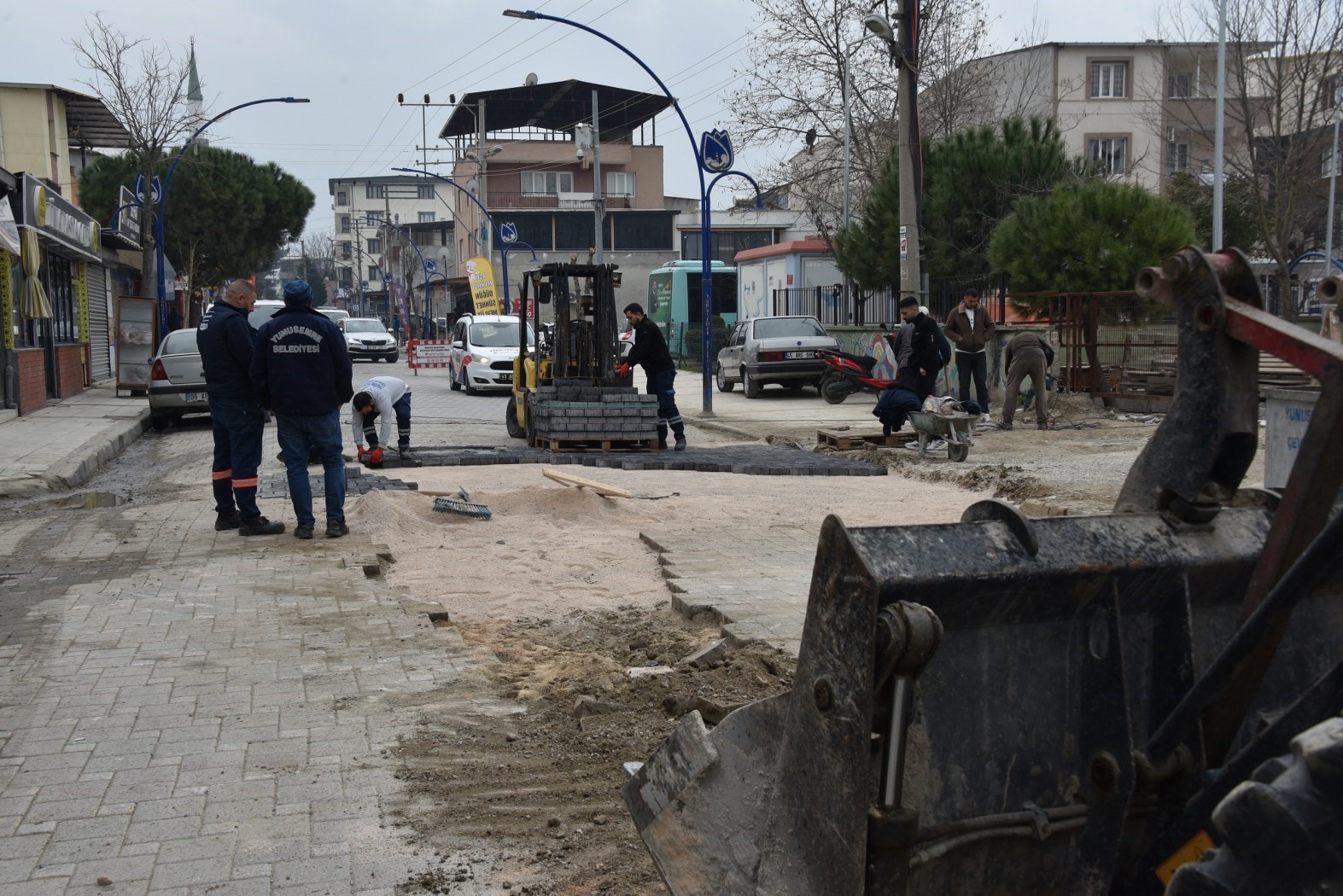 Yunusemre Belediyesinden bozulan yollara hızlı m&uuml;dahale
