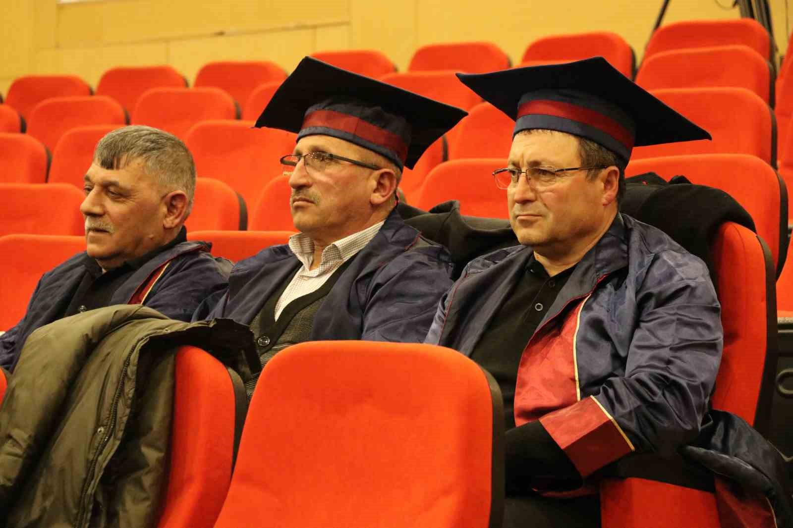 Bu kez öğrenciler değil, esnaf kep attı