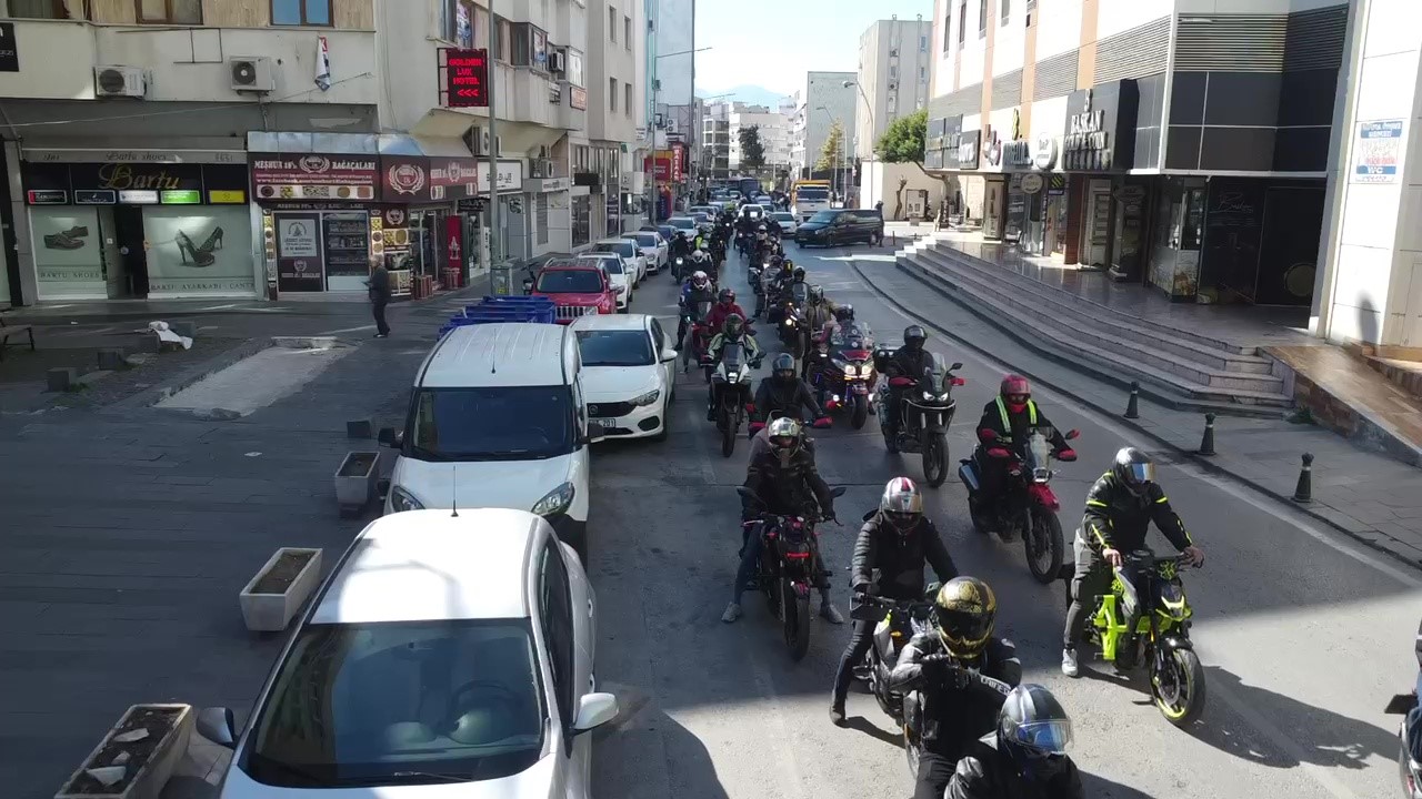 Motosiklet tutkunları ‘Motorcu Dostu Bariyer’ istedi