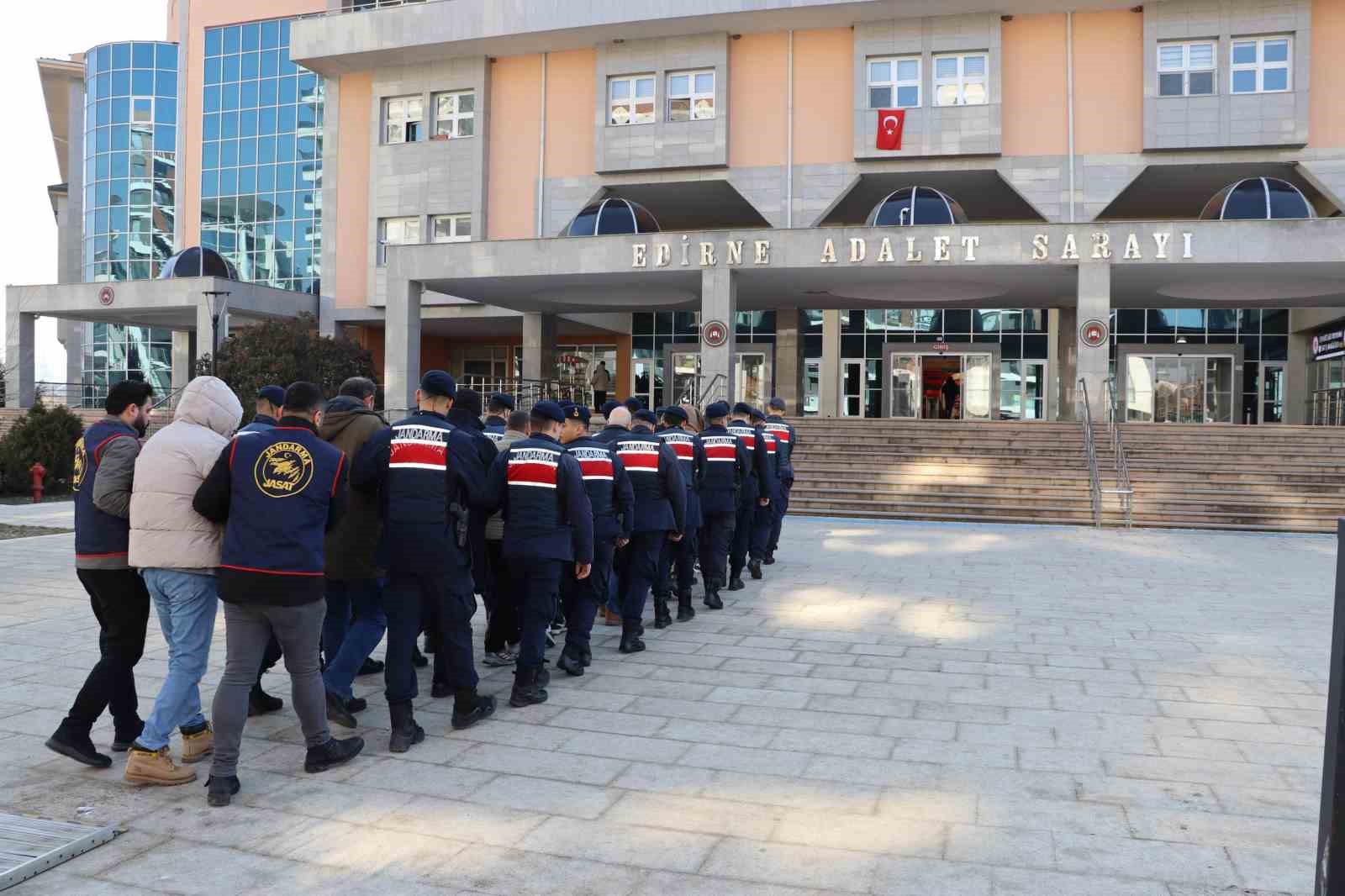 Edirne’de köy arazisini satan eski muhtar ve aralarında iş adamlarının da olduğu 8 şüpheli tutuklandı