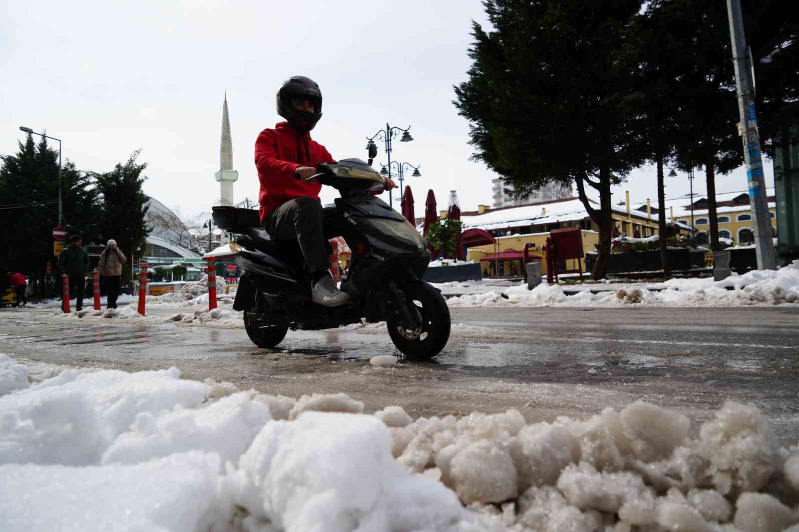 Samsun’da motokurye ve motosikletlerin trafiğe çıkış kısıtlaması kaldırıldı
