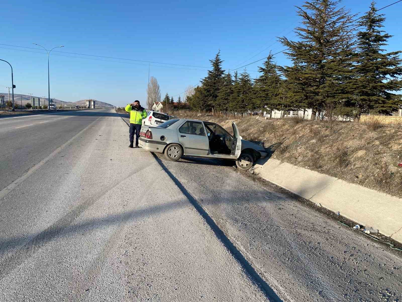 Emirdağ'da meydana gelen trafik kazasında 3 kişi yaralandı İHA.