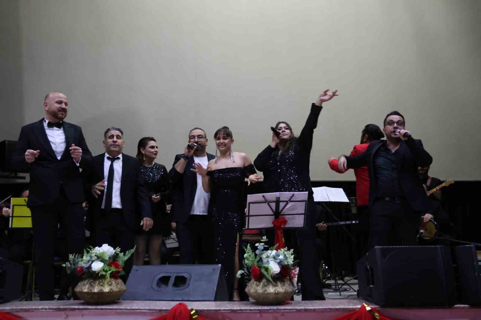 Doktorlar bu kez hastanede değil sahnede hayatlara dokundu