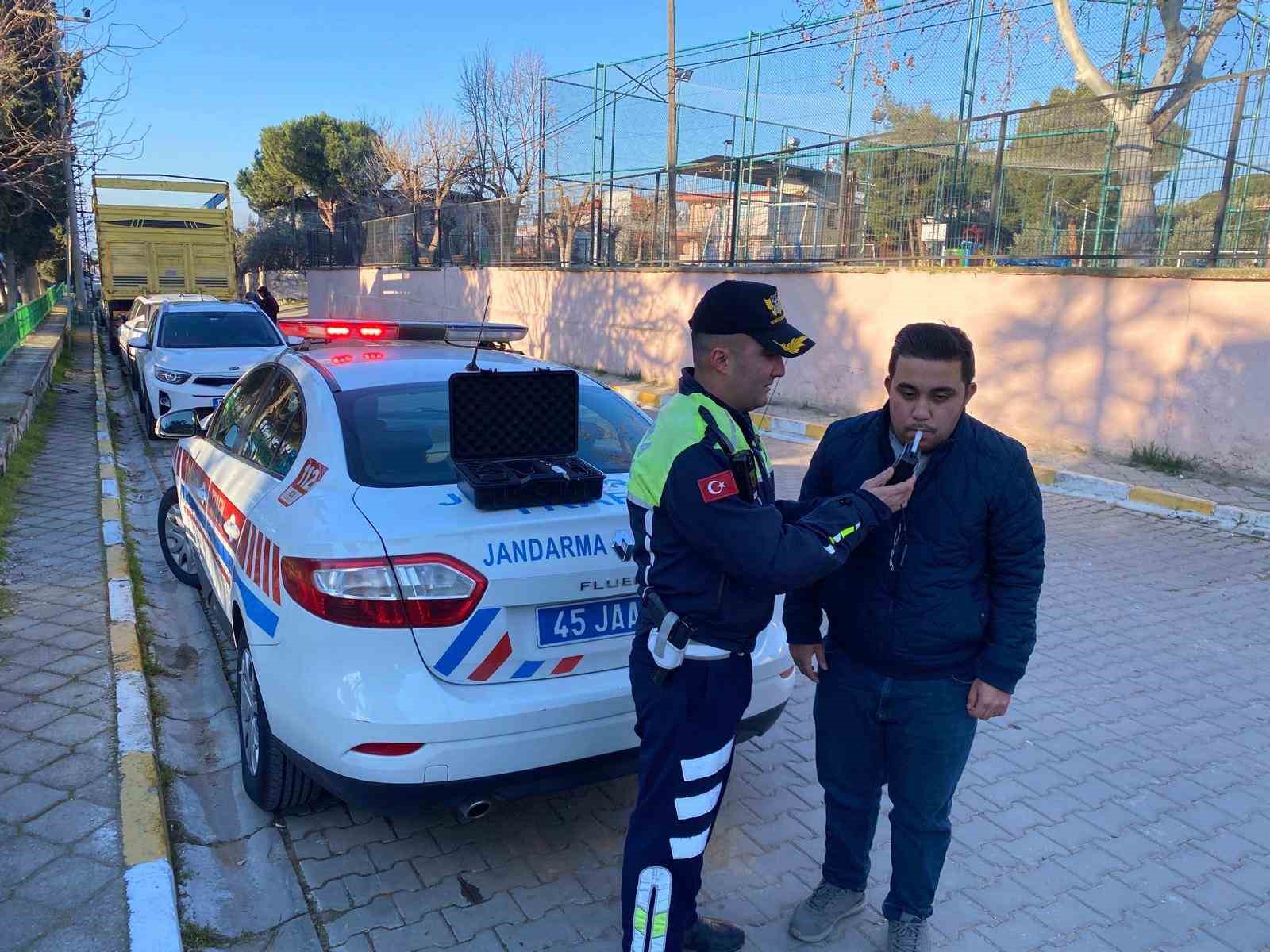 Salihli&rsquo;de okul servislerine sıkı denetim
