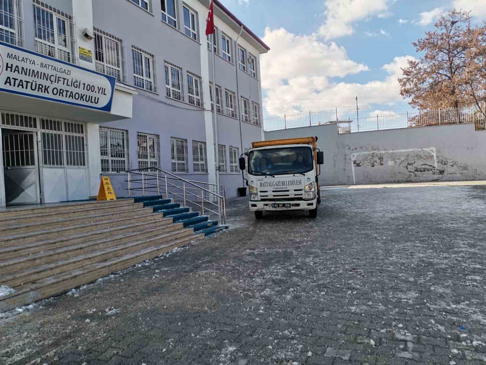 Battalgazi&rsquo;de kar yağışına karşı erken m&uuml;dahale
