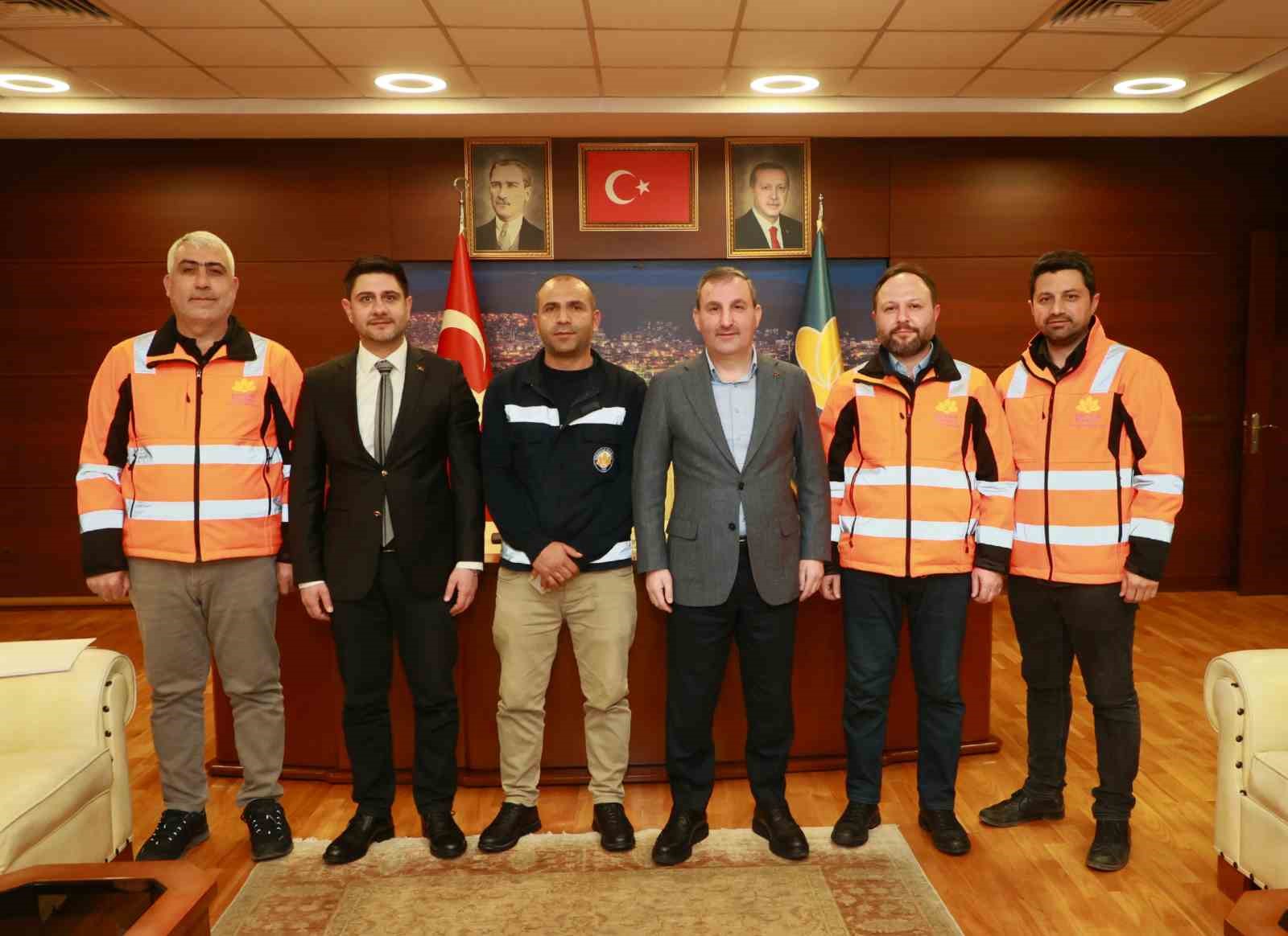 Sultanbeyli’de gönülleri fetheden personele Belediye Başkanı Ali Tombaş’tan ödül