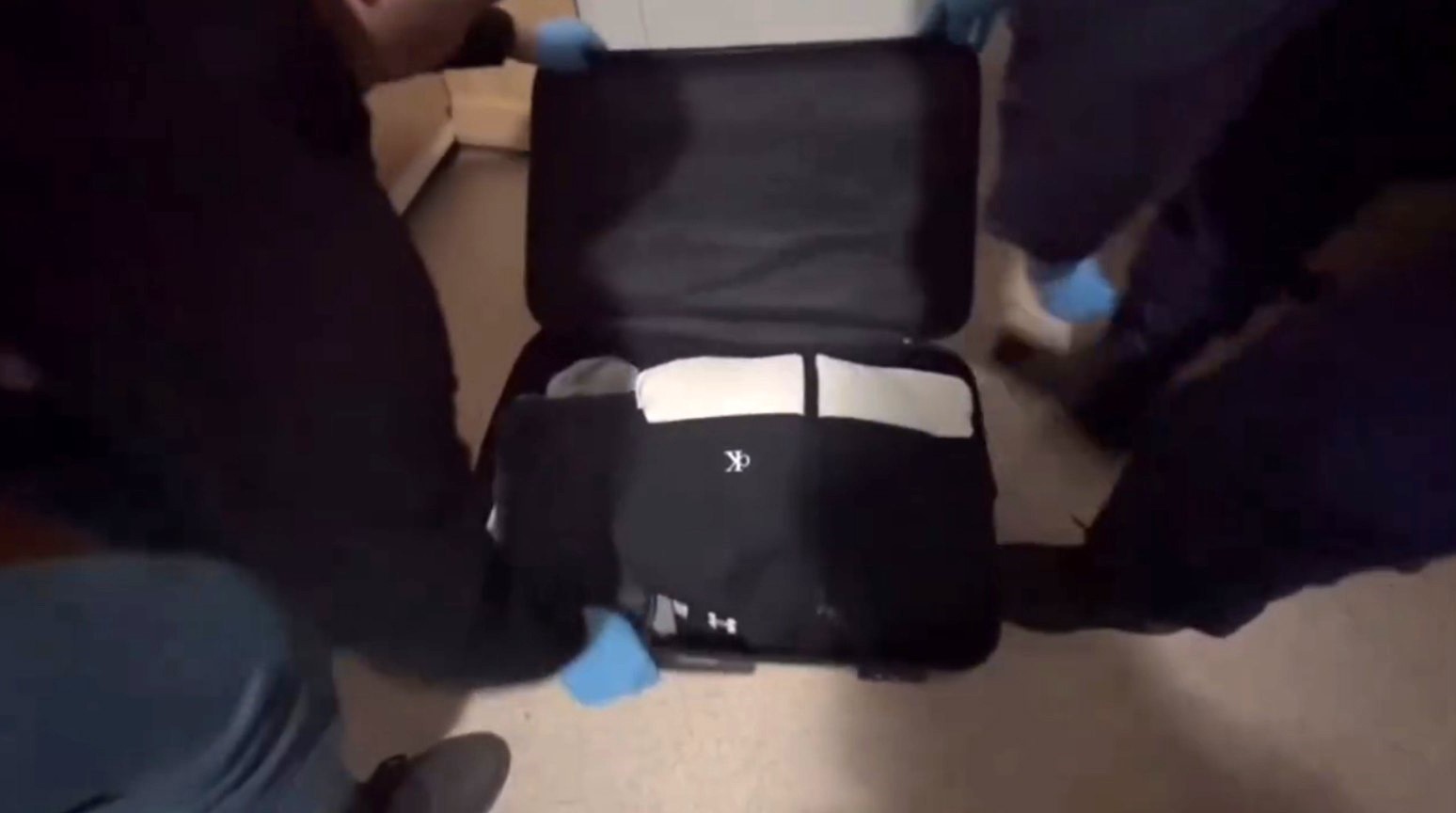 Isparta&rsquo;da bir şahsın &uuml;zerinde ve &ccedil;antasında 1 kilo uyuşturucu bulundu
