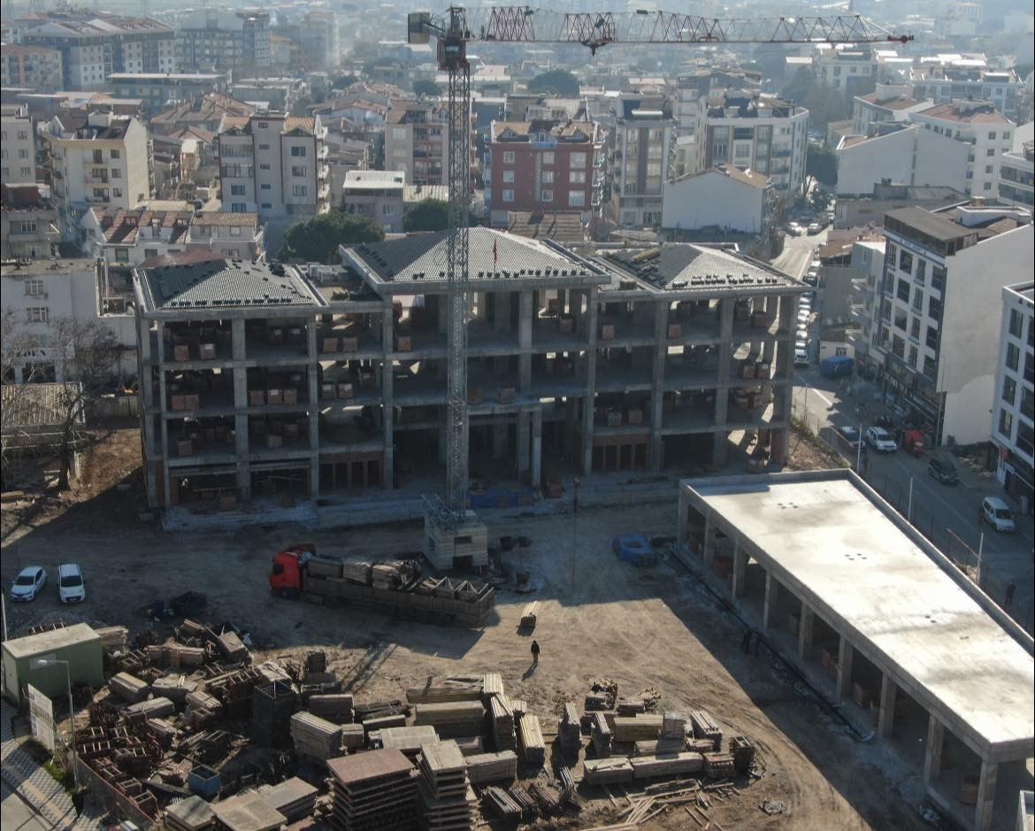 Ezine Kent Meydanı Projesi inşaatı hızla yükseliyor